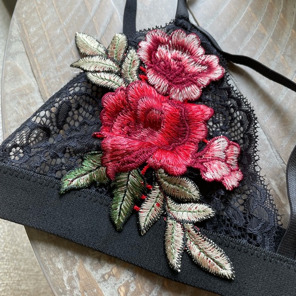 Sexy Strappy Lace Bra w/ Floral Rose Embroidery - Picture 3 of 6